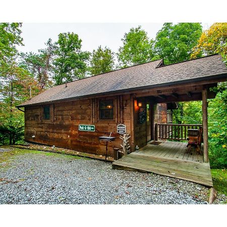 Peekaboo With Hot Tub, Pool Table, And Jacuzzi Villa Pigeon Forge Eksteriør billede