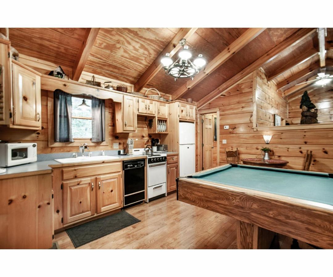 Peekaboo With Hot Tub, Pool Table, And Jacuzzi Villa Pigeon Forge Eksteriør billede