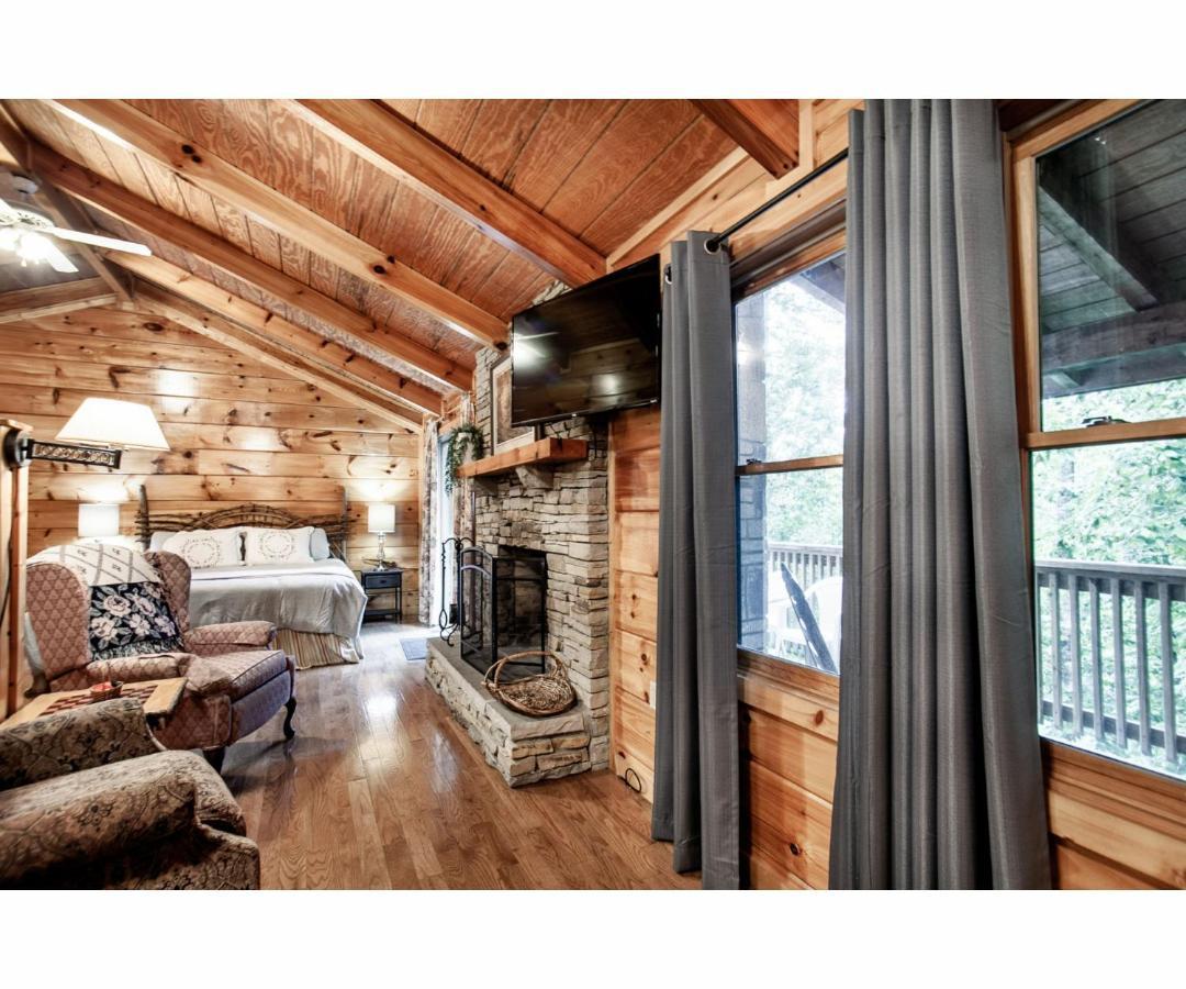 Peekaboo With Hot Tub, Pool Table, And Jacuzzi Villa Pigeon Forge Eksteriør billede