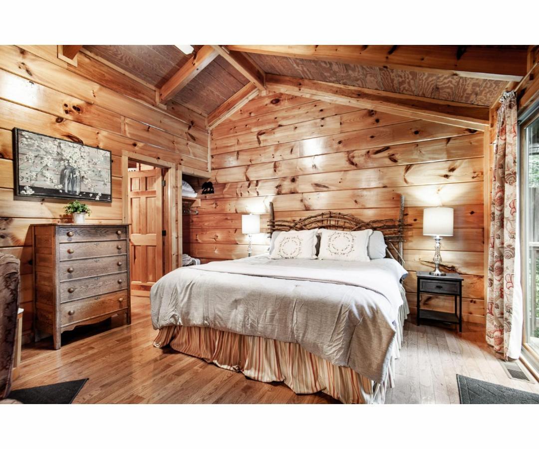 Peekaboo With Hot Tub, Pool Table, And Jacuzzi Villa Pigeon Forge Eksteriør billede