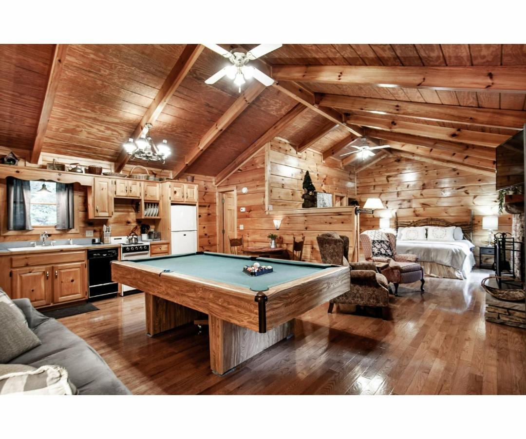 Peekaboo With Hot Tub, Pool Table, And Jacuzzi Villa Pigeon Forge Eksteriør billede