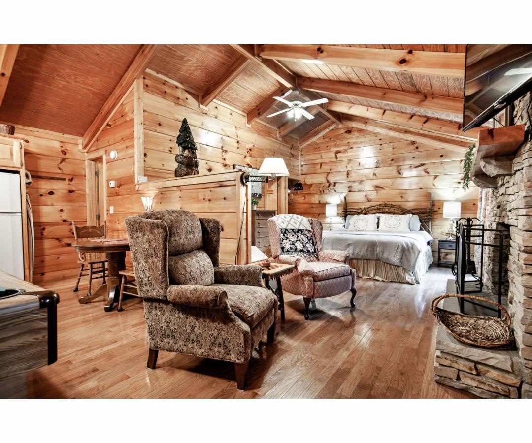 Peekaboo With Hot Tub, Pool Table, And Jacuzzi Villa Pigeon Forge Eksteriør billede