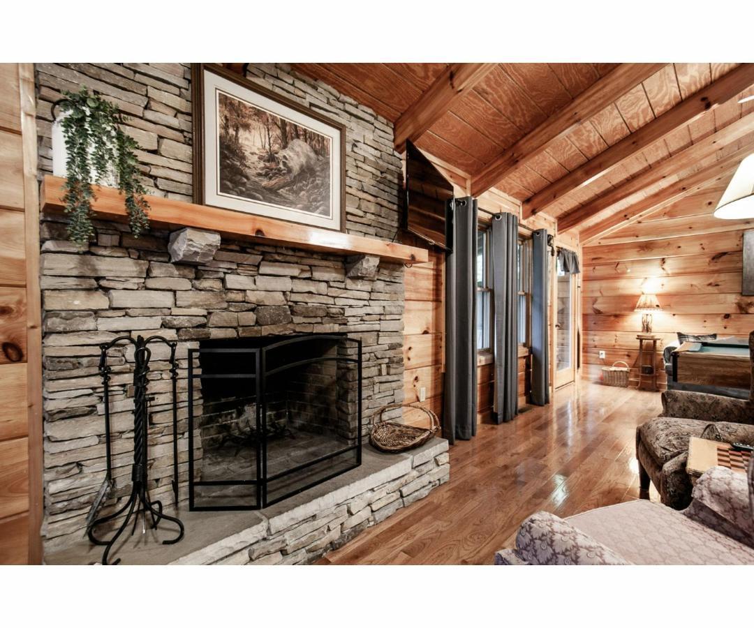 Peekaboo With Hot Tub, Pool Table, And Jacuzzi Villa Pigeon Forge Eksteriør billede