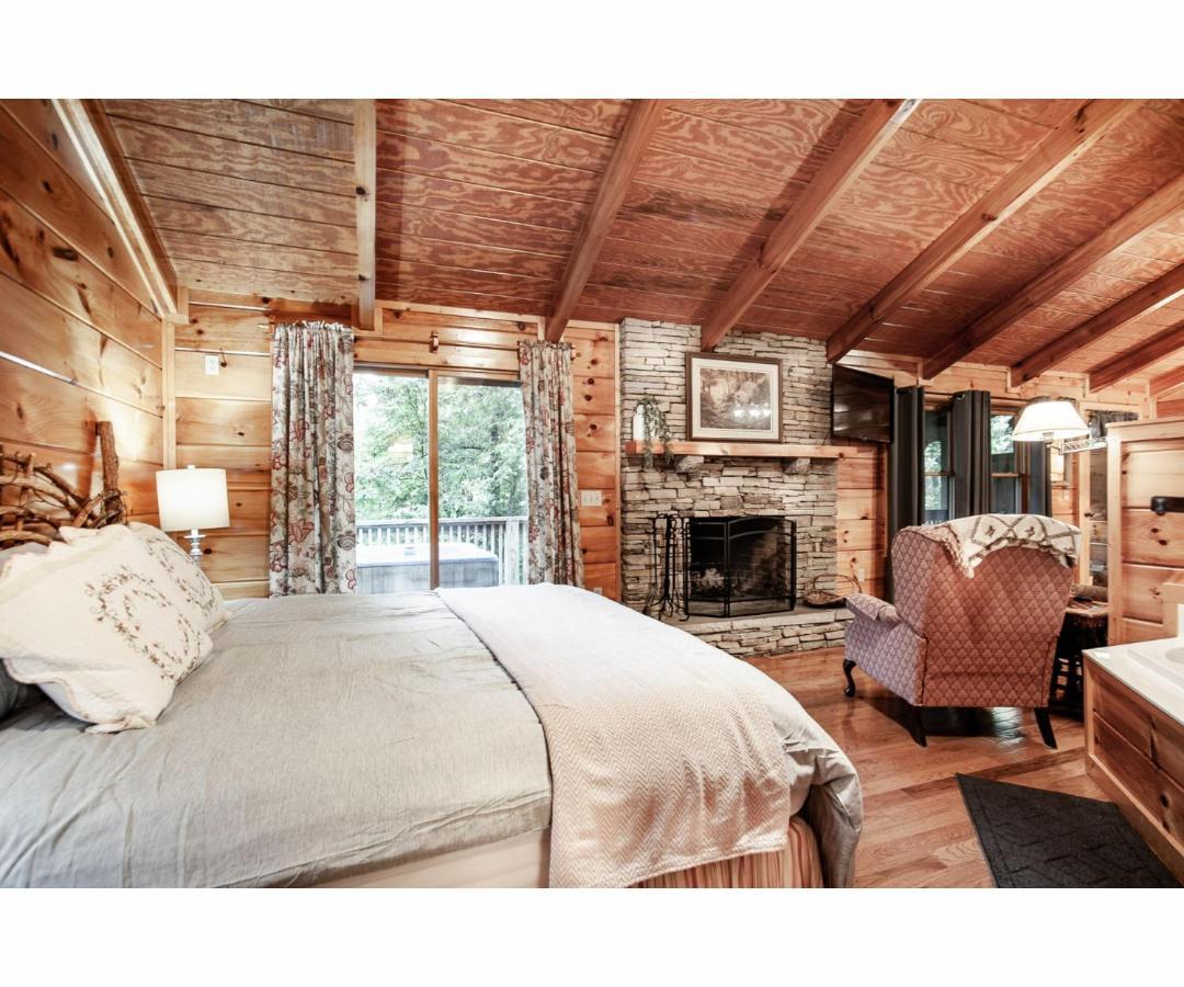 Peekaboo With Hot Tub, Pool Table, And Jacuzzi Villa Pigeon Forge Eksteriør billede