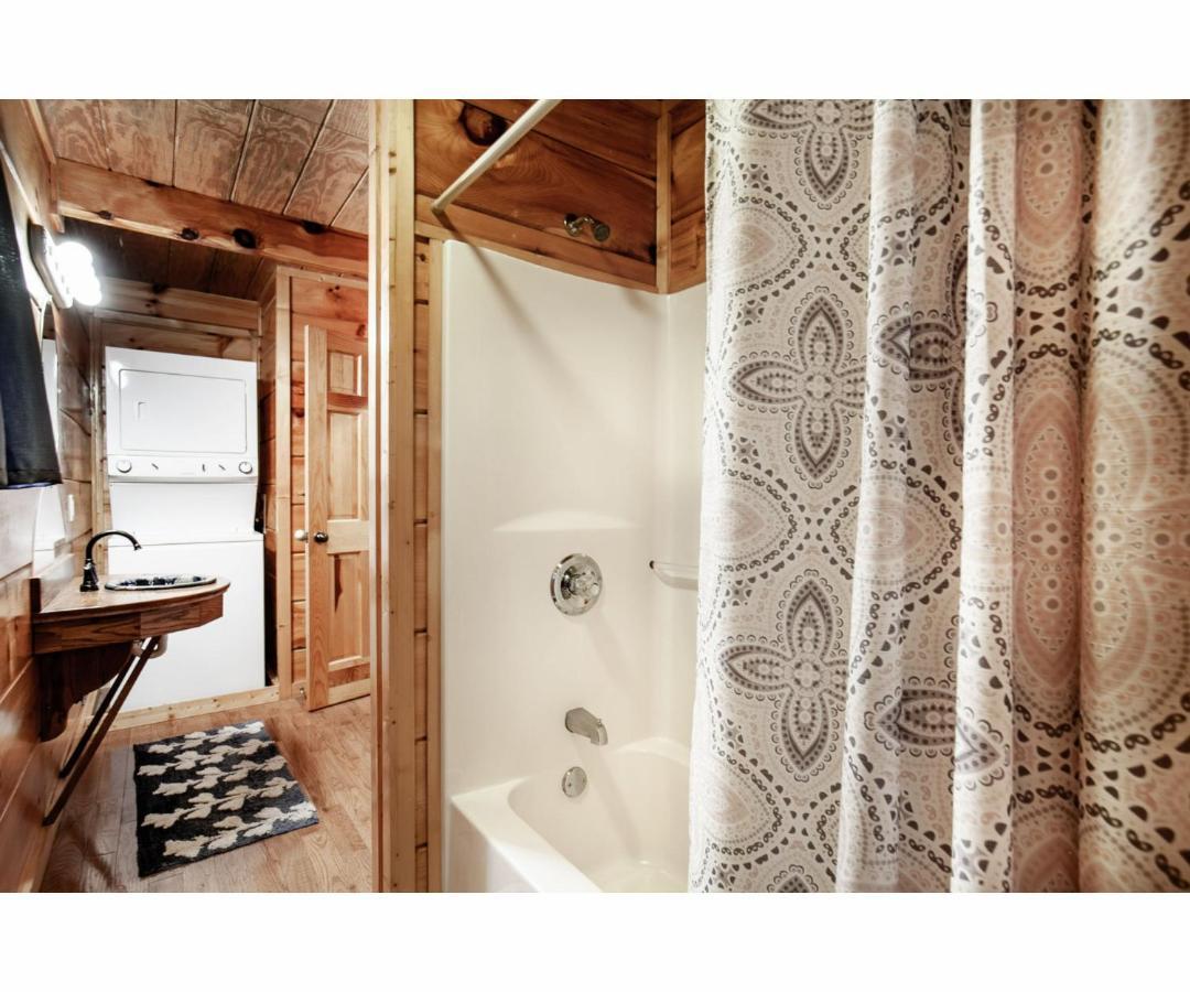 Peekaboo With Hot Tub, Pool Table, And Jacuzzi Villa Pigeon Forge Eksteriør billede