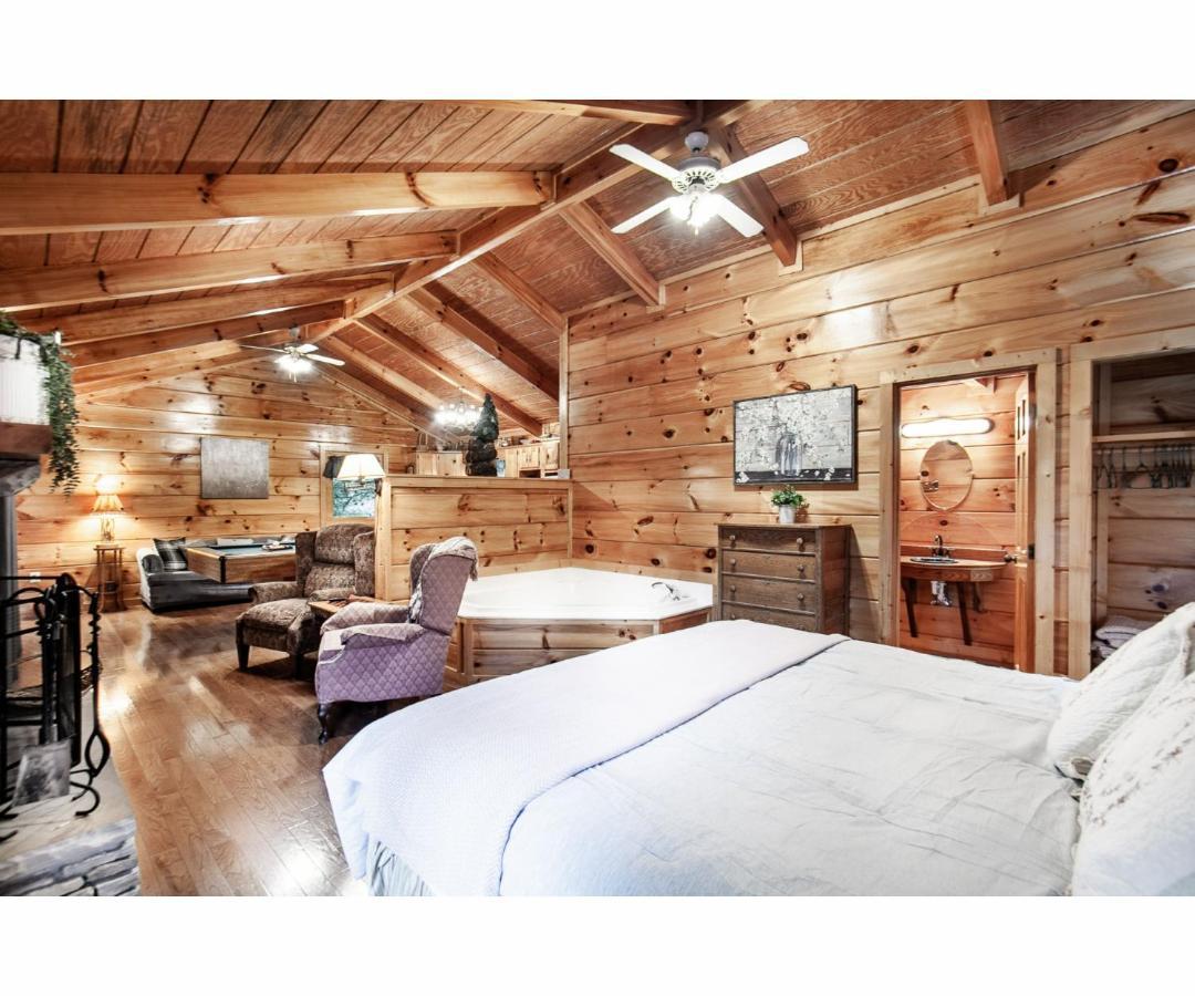 Peekaboo With Hot Tub, Pool Table, And Jacuzzi Villa Pigeon Forge Eksteriør billede