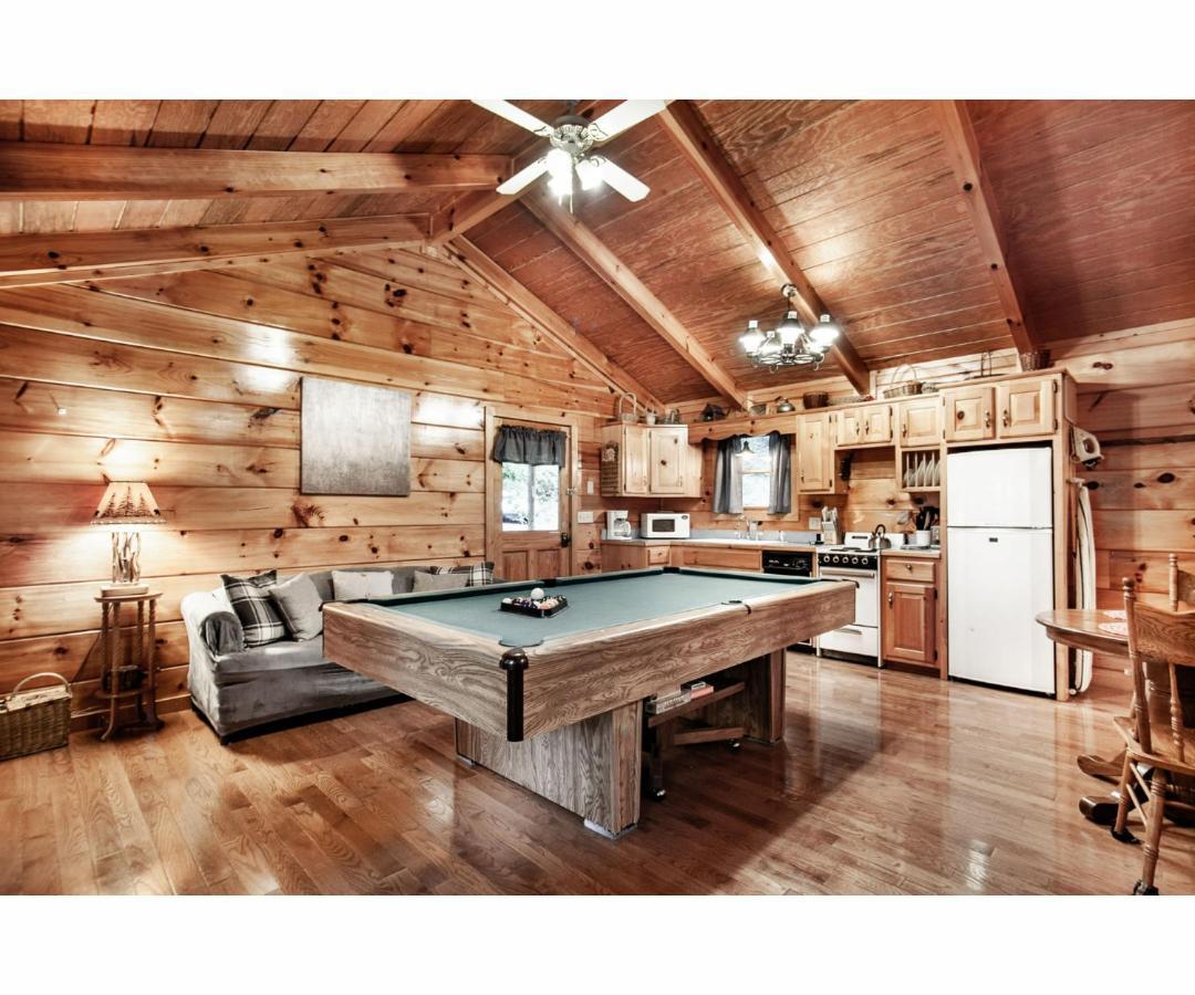 Peekaboo With Hot Tub, Pool Table, And Jacuzzi Villa Pigeon Forge Eksteriør billede