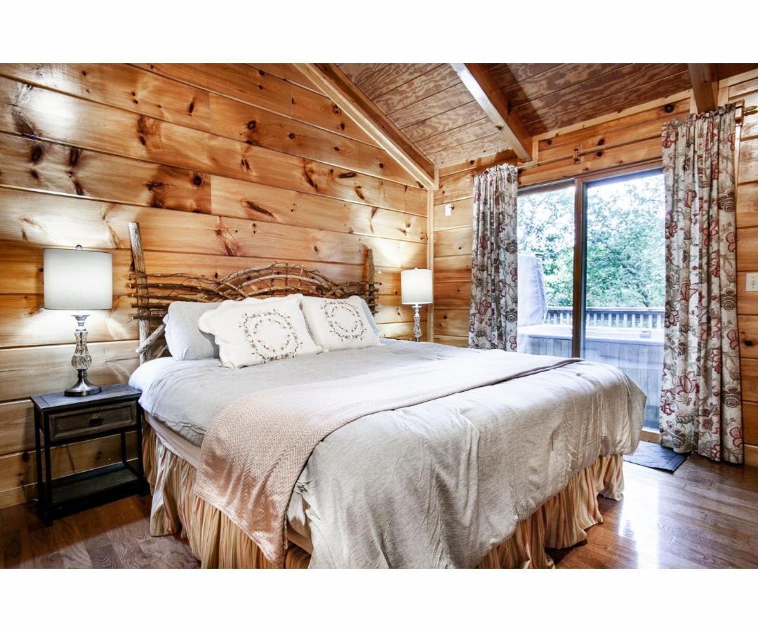 Peekaboo With Hot Tub, Pool Table, And Jacuzzi Villa Pigeon Forge Eksteriør billede