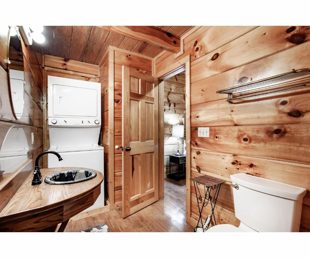 Peekaboo With Hot Tub, Pool Table, And Jacuzzi Villa Pigeon Forge Eksteriør billede