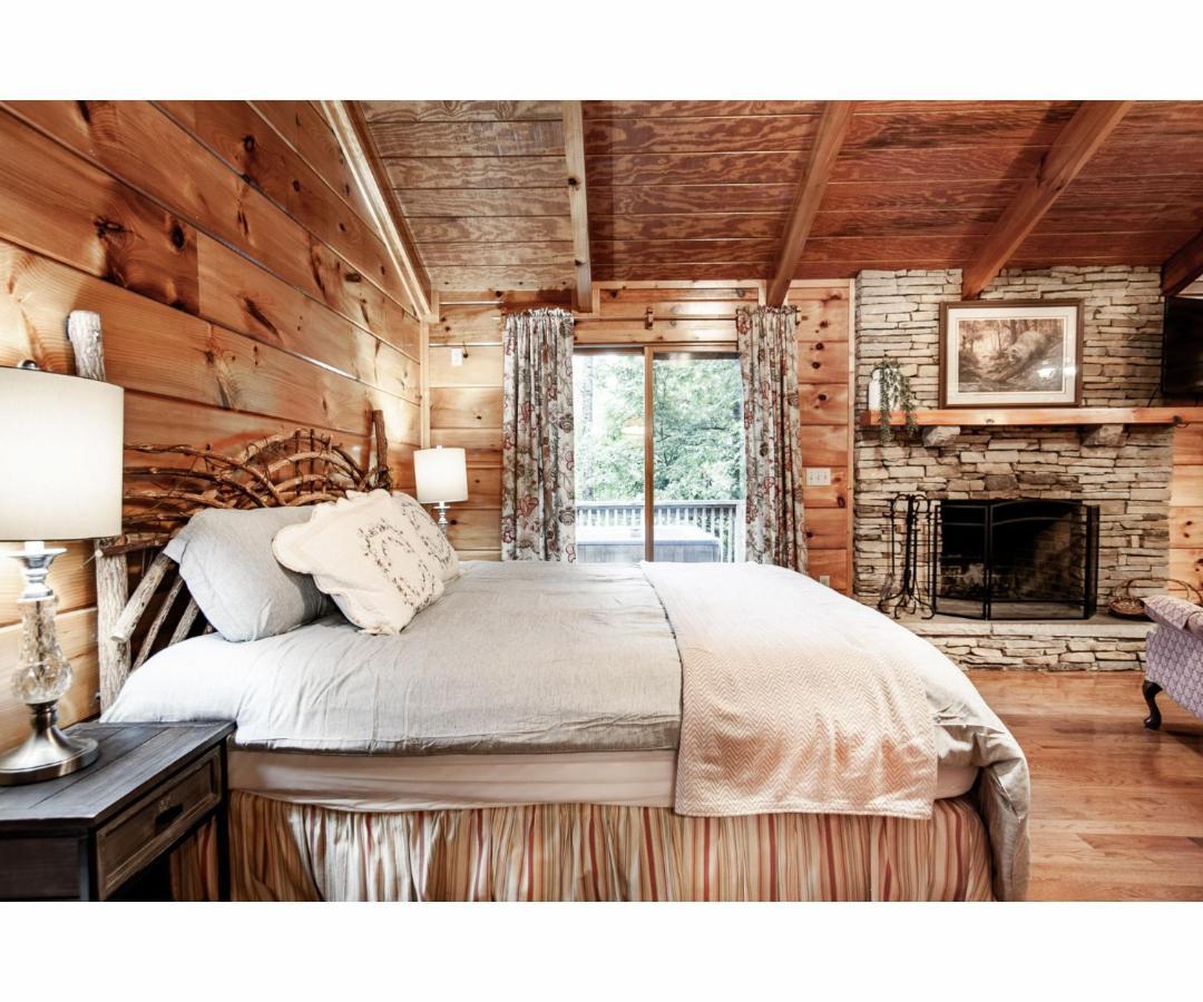 Peekaboo With Hot Tub, Pool Table, And Jacuzzi Villa Pigeon Forge Eksteriør billede