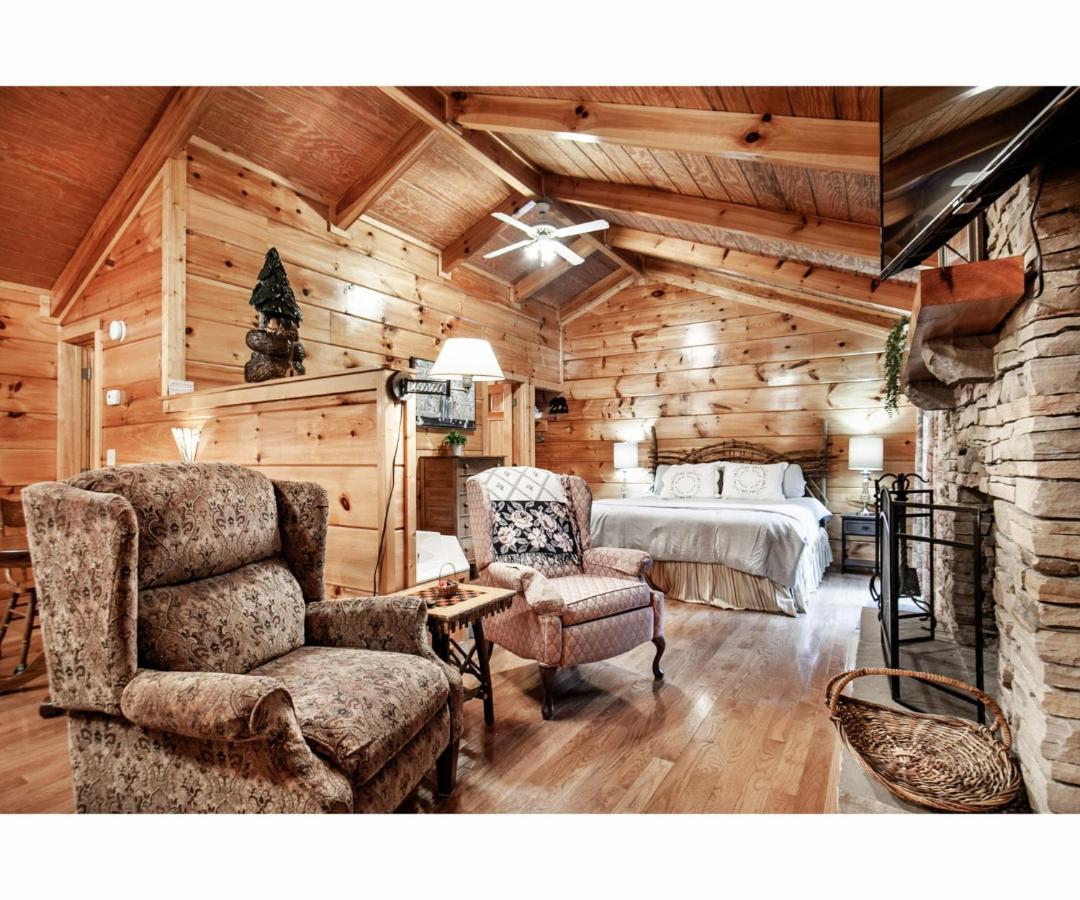 Peekaboo With Hot Tub, Pool Table, And Jacuzzi Villa Pigeon Forge Eksteriør billede