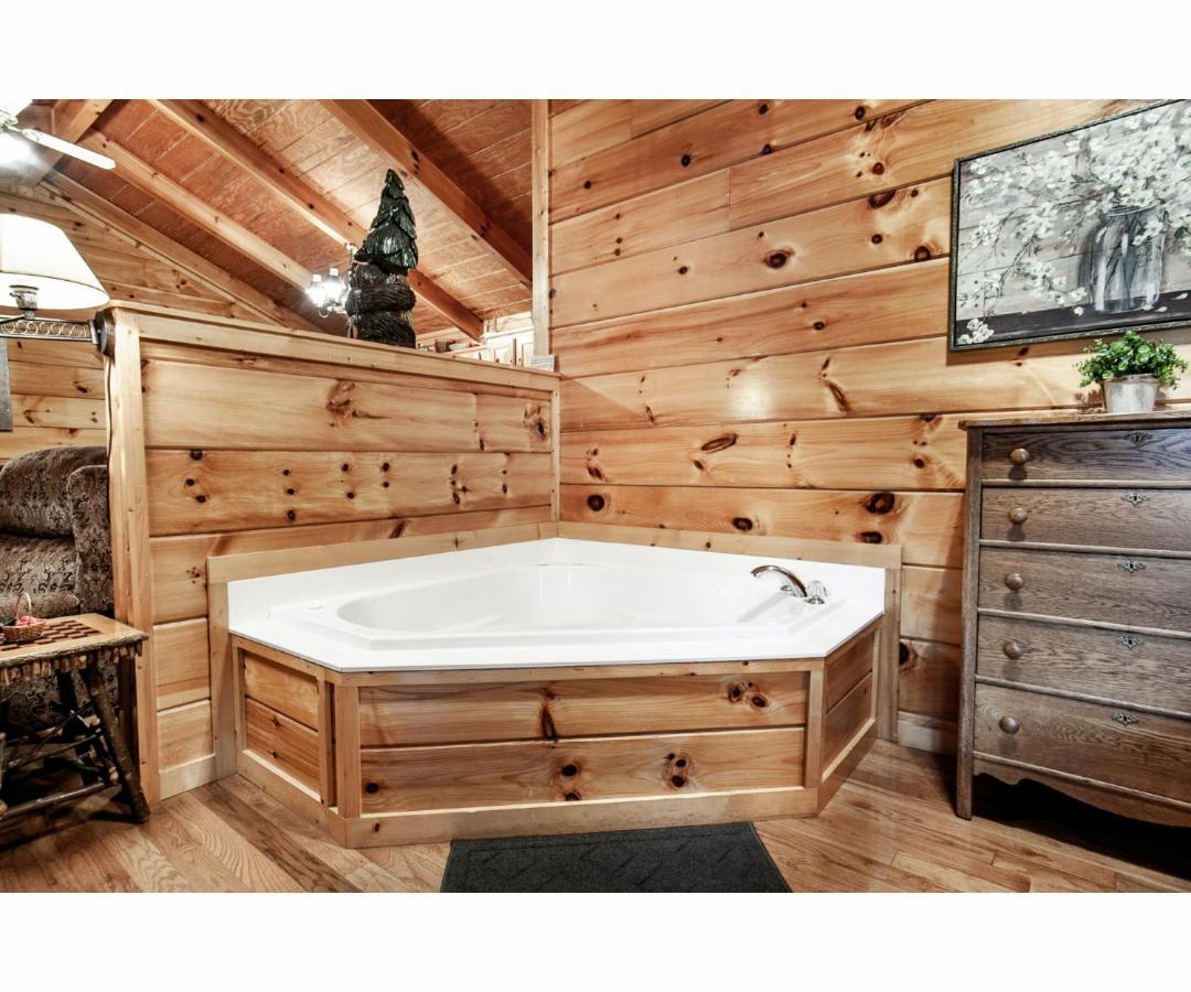 Peekaboo With Hot Tub, Pool Table, And Jacuzzi Villa Pigeon Forge Eksteriør billede