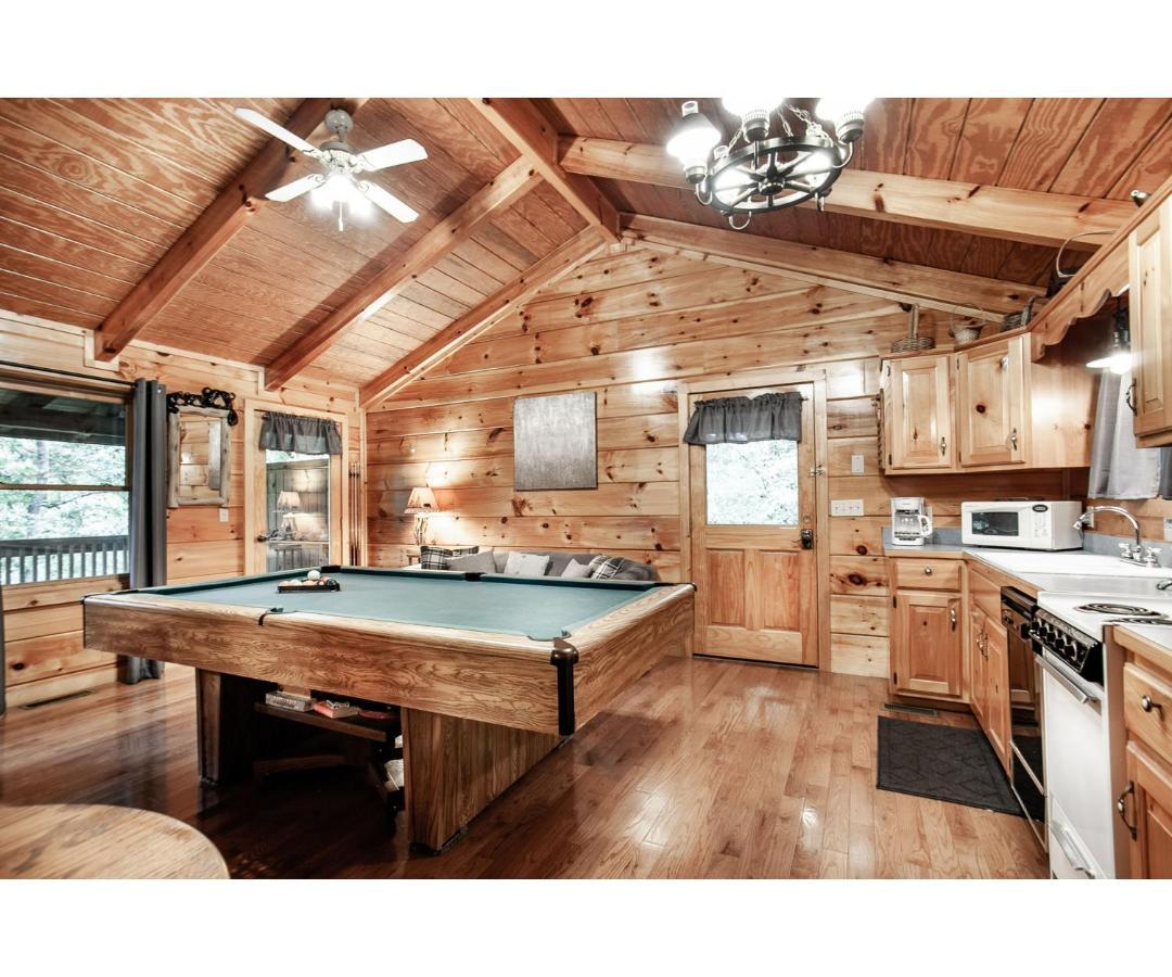 Peekaboo With Hot Tub, Pool Table, And Jacuzzi Villa Pigeon Forge Eksteriør billede